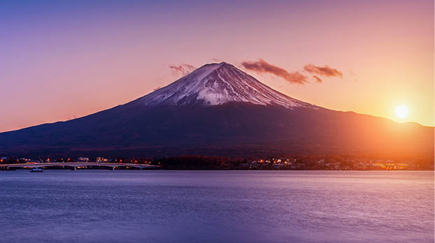 Fuji mountain and Kawaguchiko lake at sunset, Autumn seasons Fuji mountain at yamanachi in Japan.