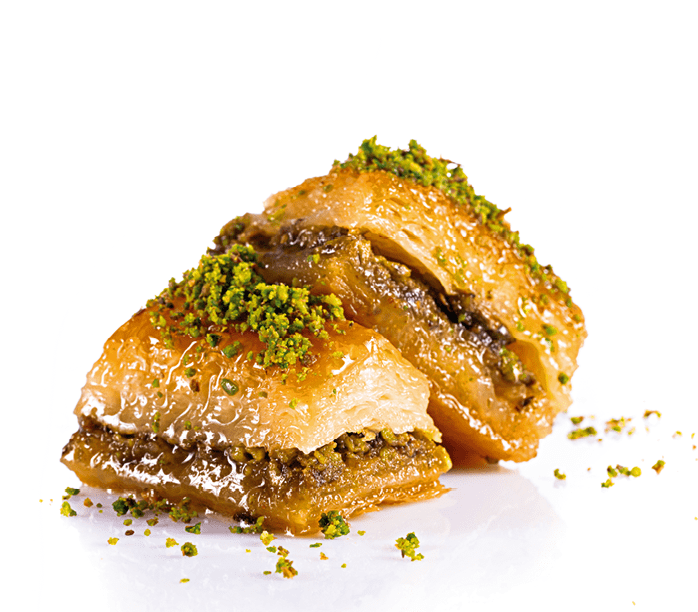 A slice of food with green toppings on a white plate. Beschreibung von KI generiert