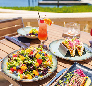 Outdoor dining at Tarpon Point Marina