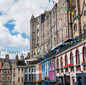 Victoria Street with its medieval houses and shops with brightly colored facades, Edinburgh, Scotland