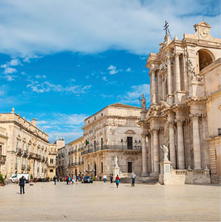 Cathedral of Syracuse (Duomo di Siracusa) and central square. Ortygia, Syracuse, Sicily, Italy 