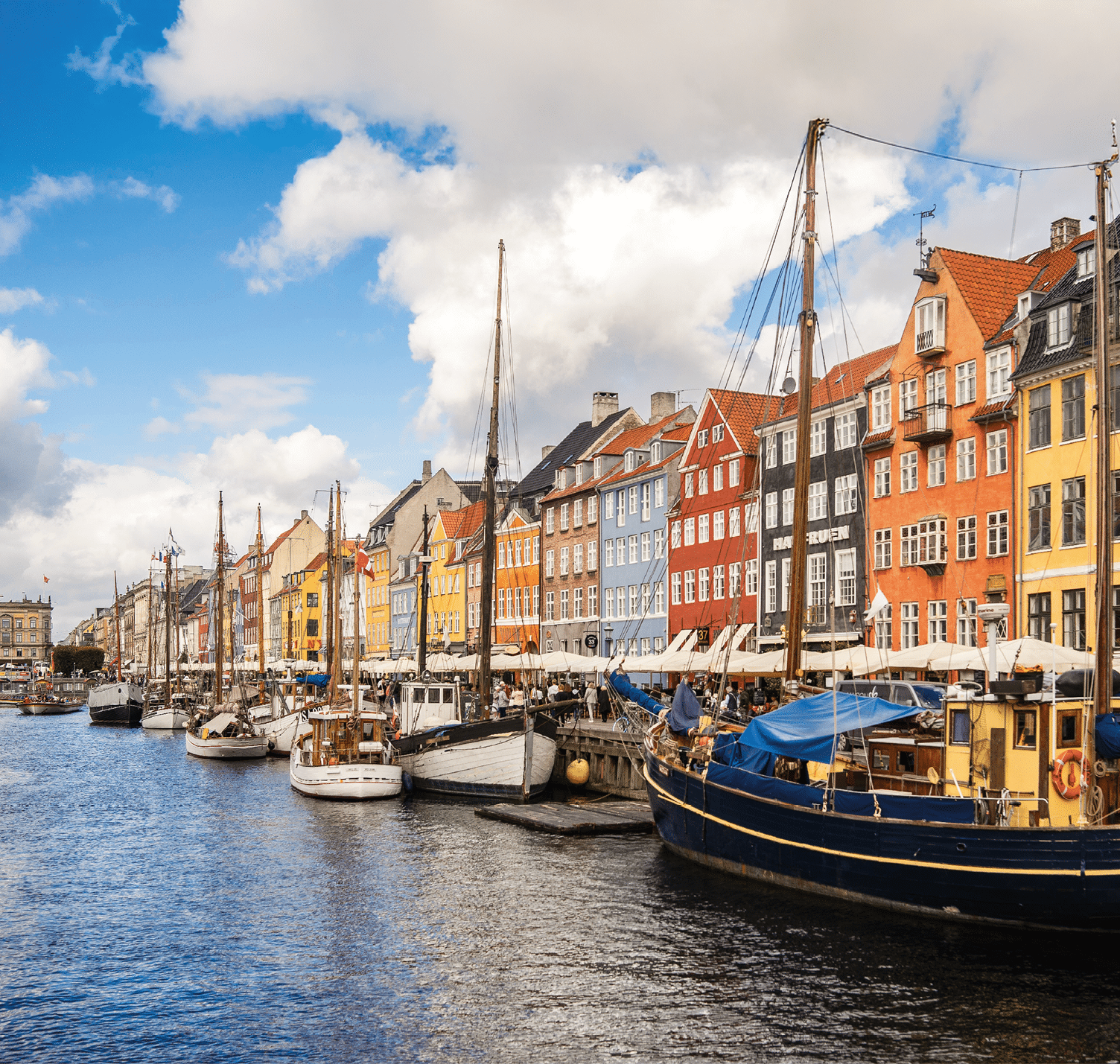 A beautiful view of the port and the colorful buildings captured in Copenhagen, Denmark